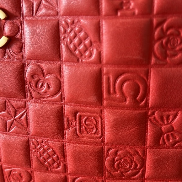 Chanel Lucky Charm Limited Edition Lambskin Tote - Picture 14 of 17